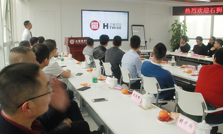 石獅市服裝產(chǎn)業(yè)聯(lián)盟、石獅市染整同業(yè)公會(huì)來我司參訪交流并赴標(biāo)桿項(xiàng)目德永佳參觀學(xué)習(xí)