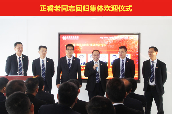 左起：黃奇 萬小軍 劉彥生 王成遠(yuǎn) 帥從順 汪光明