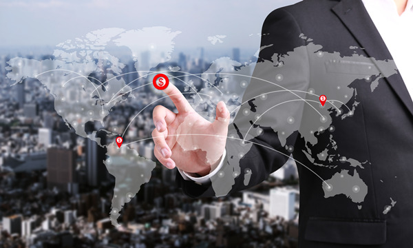 淺談戰(zhàn)略成本管理?？四Ｊ? /> 
</p>
<p>
	　　戰(zhàn)略成本管理---分析價(jià)值鏈
</p>
<p>
	　　價(jià)值鏈分析是一種戰(zhàn)略性的分析工具，通過(guò)價(jià)值鏈分析可以從多方面揭示有關(guān)企業(yè)競(jìng)爭(zhēng)力的成本信息，這些成本信息對(duì)于企業(yè)指定戰(zhàn)略以消除成本劣勢(shì)和創(chuàng)造成本優(yōu)勢(shì)有著非常重要的作用。不同的戰(zhàn)略定位產(chǎn)生不同的企業(yè)戰(zhàn)略，就需要不同的成本分析觀和成本管理方法。
</p>
<p>
	　　在企業(yè)價(jià)值鏈分析和戰(zhàn)略定位分析的基礎(chǔ)上，企業(yè)能夠確定其應(yīng)采取的成本管理戰(zhàn)略，但是為了進(jìn)一步明確成本管理的重點(diǎn)，還需要進(jìn)行成本動(dòng)因分析，找出成本動(dòng)因的驅(qū)動(dòng)因素，以便對(duì)癥下藥，保證成本管理戰(zhàn)略的有效性，更好地實(shí)現(xiàn)戰(zhàn)略成本管理目標(biāo)。
</p>
<p>
	　　“價(jià)值鏈”是戰(zhàn)略成本分析的主要分析工具：確定設(shè)計(jì)、生產(chǎn)、營(yíng)銷、發(fā)貨以及產(chǎn)品或服務(wù)的支持過(guò)程中的各項(xiàng)獨(dú)立的活動(dòng)、功能和業(yè)務(wù)流程(邁克爾．波特，1885)．本文基于波特的思想，聯(lián)系企業(yè)戰(zhàn)略管理的情況，將價(jià)值鏈的范疇予以推廣，劃分為企業(yè)內(nèi)部?jī)r(jià)值鏈、縱向價(jià)值鏈和橫向價(jià)值鏈。這三類價(jià)值鏈既相互獨(dú)立，又相互聯(lián)系、相互作用，構(gòu)成一個(gè)有機(jī)整體，成為進(jìn)行戰(zhàn)略成本管理的有效分析方法。
</p>
<p>
	　　戰(zhàn)略成本管理---戰(zhàn)略定位分析
</p>
<p>
	　　戰(zhàn)略定位分析(strategic positioning analysis)指企業(yè)在正確的戰(zhàn)略定位(戰(zhàn)略選擇1的前提下，根據(jù)企業(yè)戰(zhàn)略的要求，采取與之相應(yīng)的成本管理方式方法，為企業(yè)戰(zhàn)略的實(shí)施服務(wù)，以實(shí)現(xiàn)企業(yè)的戰(zhàn)略目標(biāo)和促進(jìn)企業(yè)的競(jìng)爭(zhēng)優(yōu)勢(shì)。戰(zhàn)略定位分析的基本內(nèi)容是基本競(jìng)爭(zhēng)戰(zhàn)略的定位分析。
</p>
<p>
	　　所謂基本競(jìng)爭(zhēng)戰(zhàn)略，就是指無(wú)論在任何行業(yè)、任何企業(yè)～般都能采用的競(jìng)爭(zhēng)戰(zhàn)略。美國(guó)哈佛商學(xué)院著名的戰(zhàn)略管理學(xué)者邁克爾·波特提出三種基本競(jìng)爭(zhēng)戰(zhàn)略：成本領(lǐng)先戰(zhàn)略、差別化戰(zhàn)略和集中一點(diǎn)戰(zhàn)略。
</p>
<p>
	　　戰(zhàn)略成本管理---分析成本動(dòng)因
</p>
<p>
	　　成本動(dòng)因(cost driver)就是引起成本產(chǎn)生的原因．成本動(dòng)因分析的核心在于合理的確定成本動(dòng)因，并以之為基礎(chǔ)分配各種費(fèi)用，直接體現(xiàn)產(chǎn)品的實(shí)際成本。成本動(dòng)因是成本的驅(qū)動(dòng)因素，有兩方面的含義：一是質(zhì)的概念，即受什么方面因素的驅(qū)動(dòng)；二是量的概念，即某產(chǎn)品成本占用多少作業(yè)．作業(yè)導(dǎo)致資源的消耗，消耗被記錄為成本。
</p>
<p style=