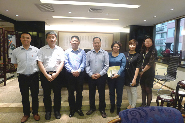 正睿咨詢與源志誠決策層簽約時合影 正睿咨詢與源志誠決策層簽約時合影