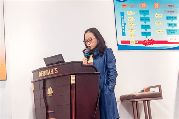 黛柏睿董事長(zhǎng)兼總經(jīng)理張鈺枋女士致辭 黛柏睿董事長(zhǎng)兼總經(jīng)理張鈺枋女士致辭