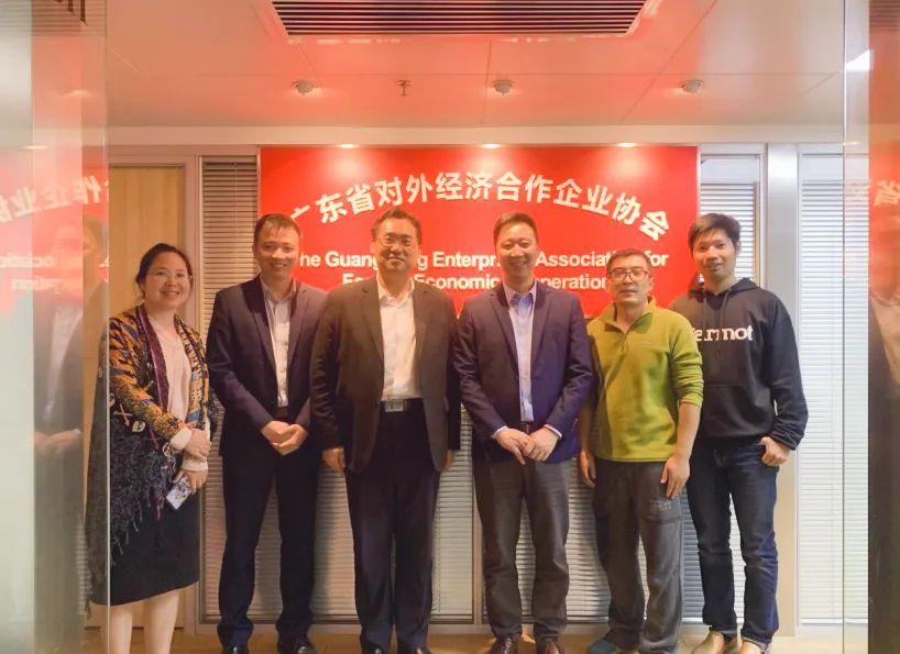 2 月 10 日 廣東省對外經(jīng)濟(jì)合作企業(yè)協(xié)會駐莫斯科代表處首席代表&俄羅斯粵商會會長孫繼業(yè)、秘書長于超先、秘書長李欽武、正睿咨詢集團(tuán)商業(yè)服務(wù)中心總經(jīng)理武文盛（左3）、項目總監(jiān)譚懿（左2）合影