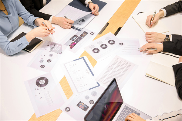 激發(fā)員工動力，實(shí)現(xiàn)績效平衡：薪酬績效管理咨詢的秘訣