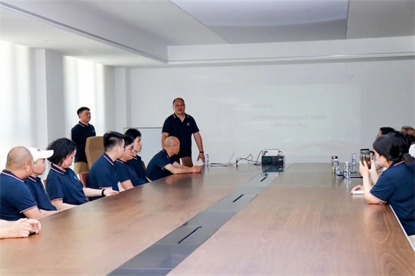 新晨總經(jīng)理王福新先生致辭 新晨總經(jīng)理王福新先生致辭