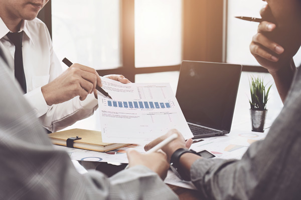 預算編制與控制：計劃、執(zhí)行與調(diào)整