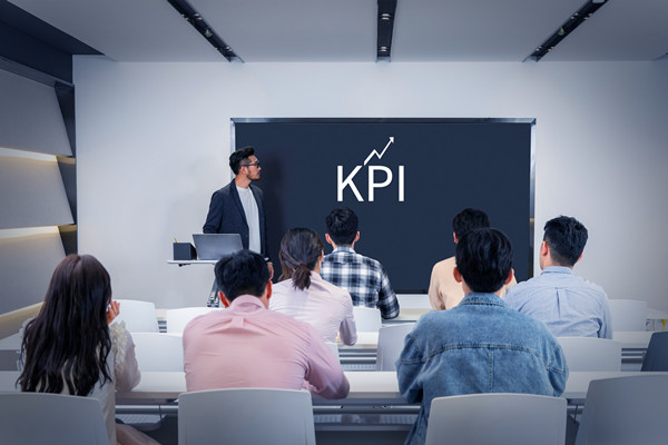 薪酬調(diào)整策略：依據(jù)市場(chǎng)變化，靈活調(diào)整薪酬體系