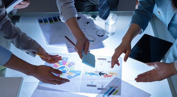 績(jī)效考核與反饋：及時(shí)反饋，指導(dǎo)改進(jìn)