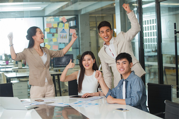 創(chuàng)新驅(qū)動(dòng)的績(jī)效管理：鼓勵(lì)創(chuàng)新，推動(dòng)業(yè)務(wù)發(fā)展