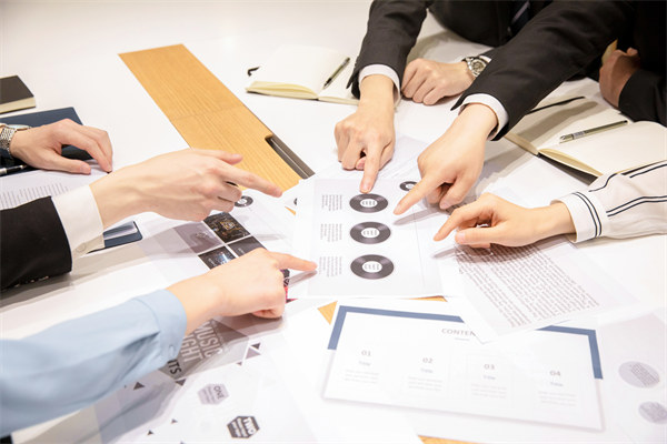 營(yíng)銷(xiāo)團(tuán)隊(duì)管理：培養(yǎng)高效團(tuán)隊(duì)，提升執(zhí)行力