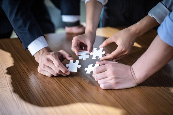 聚焦年度經(jīng)營計劃實施，強化內(nèi)部管理，提升運營效率