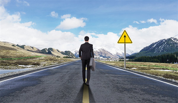 戰(zhàn)略眼光：洞察市場趨勢，搶占先機(jī)引領(lǐng)未來