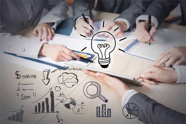 優(yōu)化集團管控流程，加強風(fēng)險管理與內(nèi)部控制