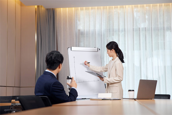 創(chuàng)新薪酬管理模式，構建高效激勵與留任新機制