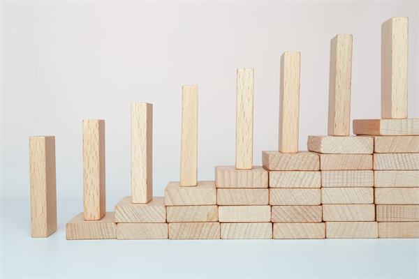 精心制定經(jīng)營策略，確保企業(yè)穩(wěn)健發(fā)展，實(shí)現(xiàn)長期盈利