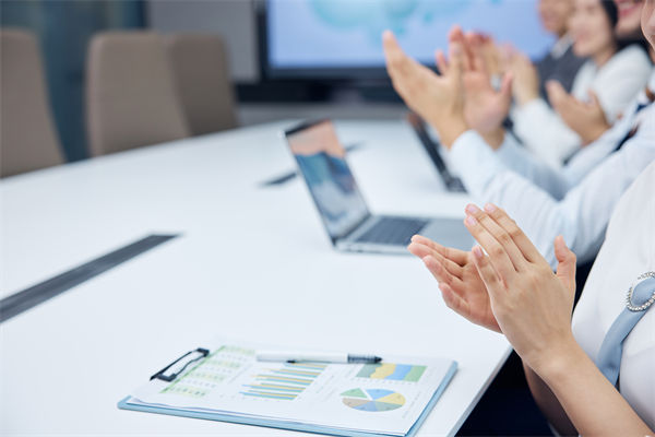 追求卓越績(jī)效：構(gòu)建高效團(tuán)隊(duì)，實(shí)現(xiàn)業(yè)務(wù)目標(biāo)新高度