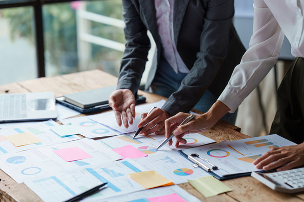 精心謀劃企業(yè)戰(zhàn)略，促進(jìn)企業(yè)核心競(jìng)爭(zhēng)力的提升