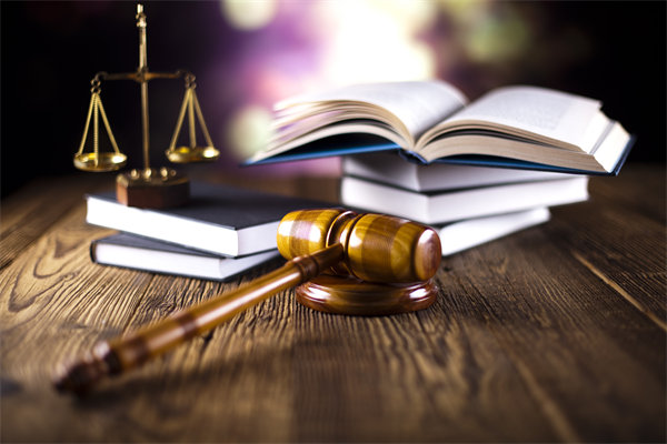 結(jié)合實(shí)際，談?wù)勂髽I(yè)在戰(zhàn)略薪酬設(shè)計(jì)時(shí)要注意哪些問(wèn)題？