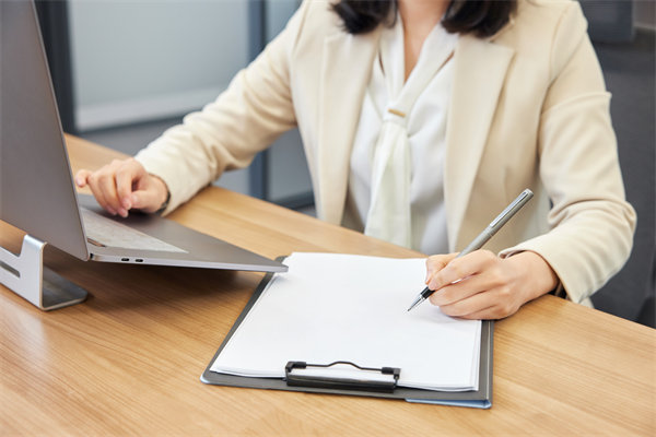 企業(yè)的發(fā)展戰(zhàn)略不僅僅是老板一個人的問題，還有誰？