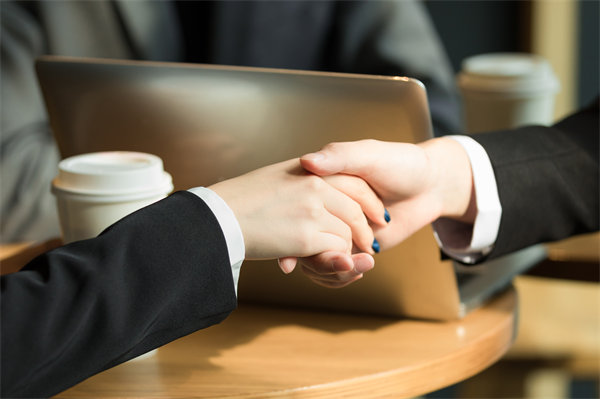 在客戶服務(wù)中如何有效傳遞和強化品牌的核心價值觀？