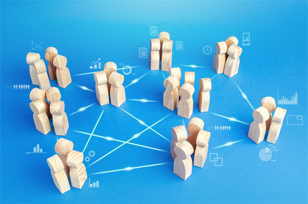 全球化運(yùn)營(yíng)中，集團(tuán)管控面臨哪些新挑戰(zhàn)及應(yīng)對(duì)策略？