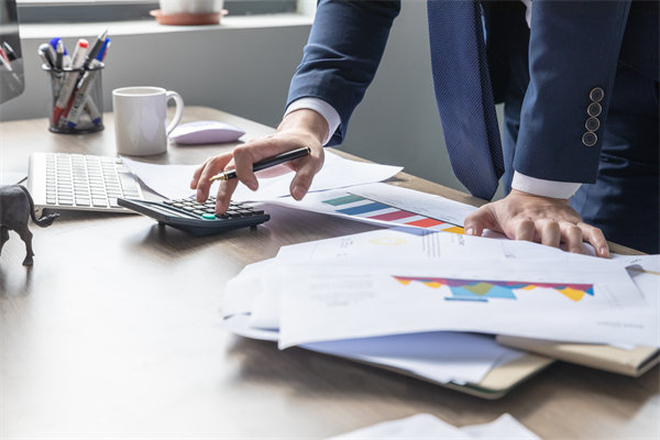 行業(yè)變革下，薪酬調(diào)整策略如何緊跟市場(chǎng)步伐？