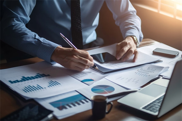 預(yù)算執(zhí)行監(jiān)控機制如何建立，確保預(yù)算不偏離目標？