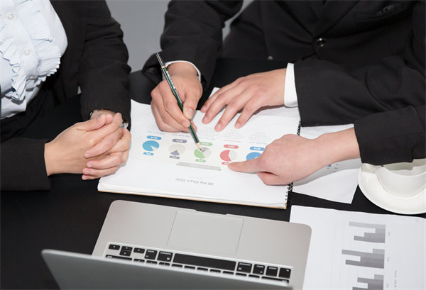 績效反饋如何有效溝通，避免誤解并激發(fā)員工潛能？