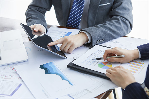 薪酬管理如何平衡內部公平與外部市場競爭力？