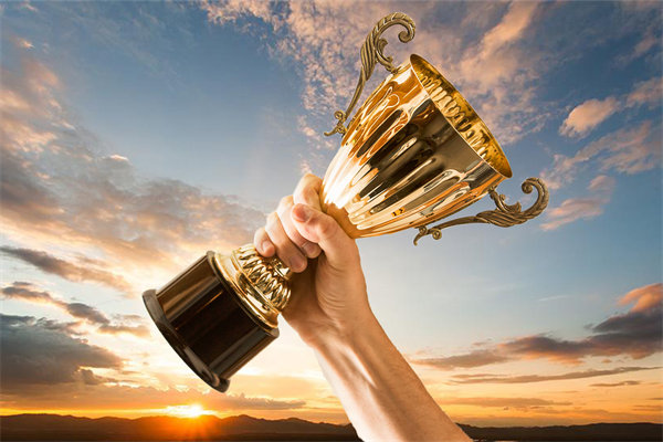 如何通過(guò)績(jī)效激勵(lì)機(jī)制激發(fā)團(tuán)隊(duì)的創(chuàng)新與活力？