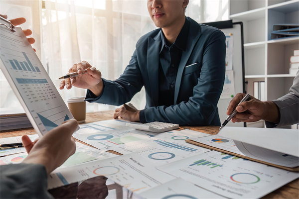 如何利用數(shù)據(jù)分析優(yōu)化年度經(jīng)營決策，實現(xiàn)精準管理？