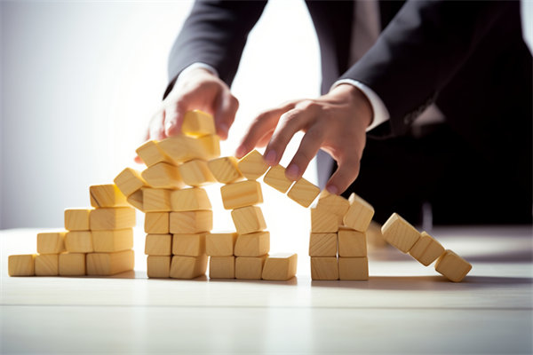 預(yù)算管理中的風(fēng)險(xiǎn)評(píng)估與應(yīng)對(duì)策略有哪些關(guān)鍵環(huán)節(jié)？