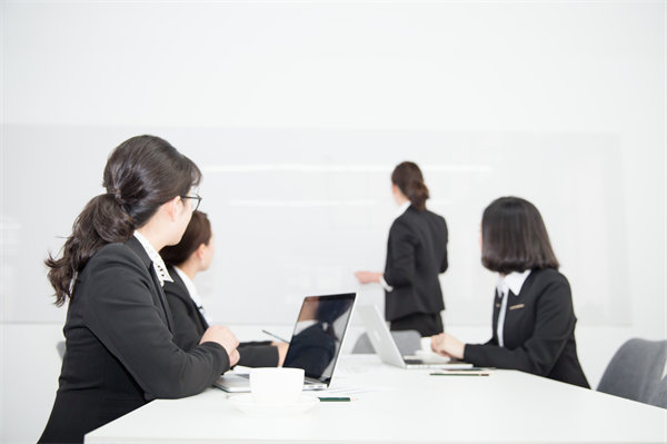 成本削減與效益增長，咨詢?nèi)绾握业阶罴哑胶恻c？