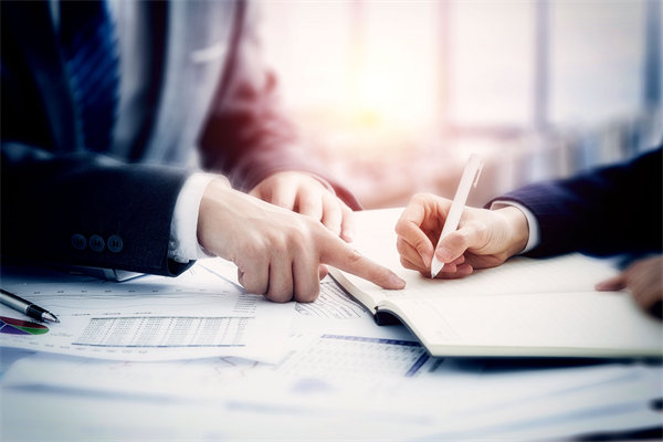 面對業(yè)績波動，企業(yè)如何靈活調(diào)整績效評價標(biāo)準(zhǔn)？