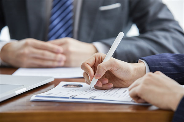 招聘新趨勢(shì)：企業(yè)如何精準(zhǔn)定位并吸引頂尖人才？