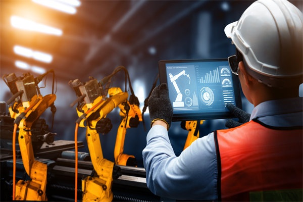 以科技創(chuàng)新驅(qū)動(dòng)產(chǎn)業(yè)發(fā)展，傳統(tǒng)制造業(yè)如何數(shù)字化轉(zhuǎn)型？