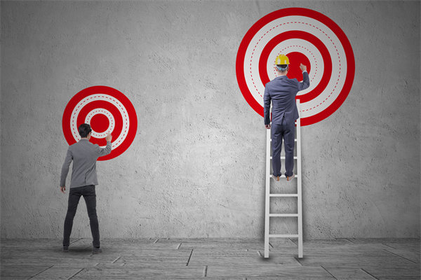 在薪酬體系構(gòu)建時，如何確保公平性，同時滿足員工期望？