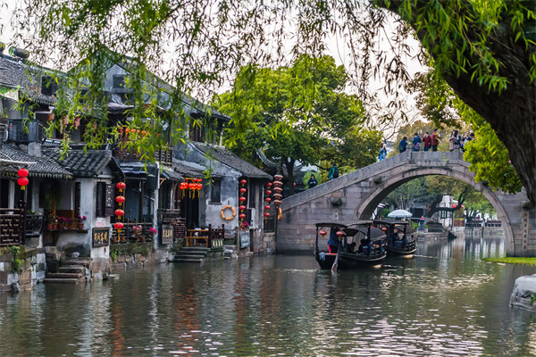 管理咨詢?nèi)绾沃μK州企業(yè)制定并執(zhí)行戰(zhàn)略規(guī)劃？