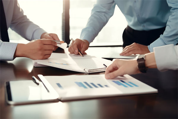 如何確保薪酬績效體系公平透明，增強(qiáng)員工信任？