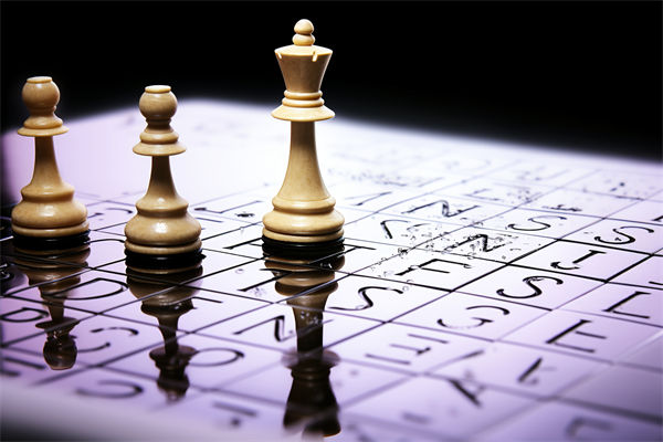 集團(tuán)管控中，如何確保子公司戰(zhàn)略與集團(tuán)目標(biāo)一致？