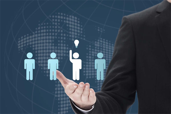 制定年度經(jīng)營計劃時，如何平衡創(chuàng)新與風險？