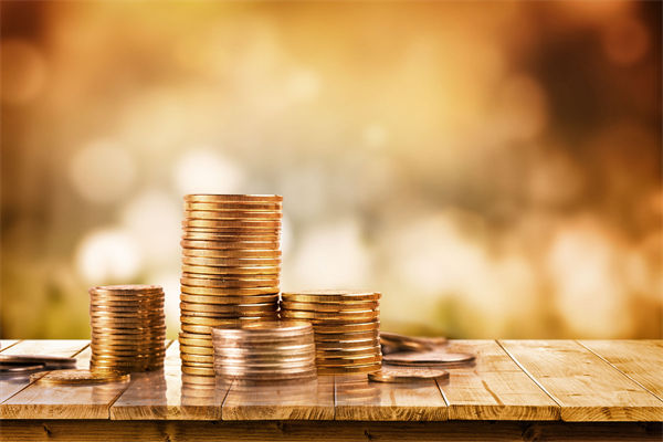 在制定企業(yè)戰(zhàn)略規(guī)劃時，如何平衡短期與長期目標？