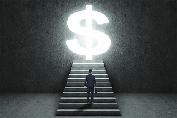 薪酬管理中，如何考慮員工個人發(fā)展，實現長期激勵？