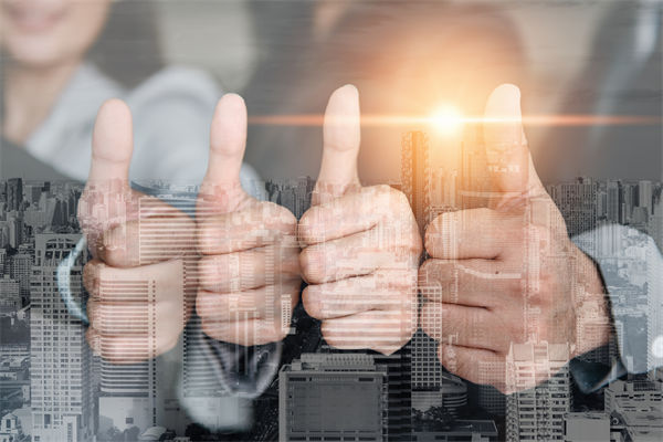 薪酬管理中，如何考慮員工個人發(fā)展，實現長期激勵？