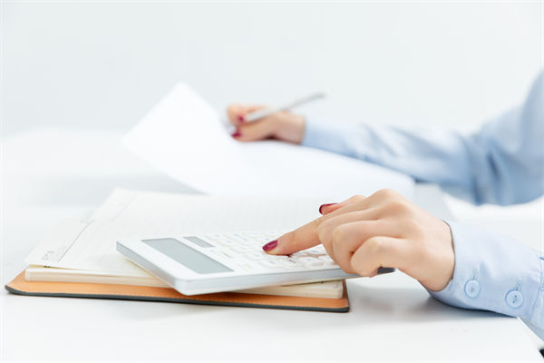 高管薪酬如何設(shè)計(jì)，才能既激勵(lì)又符合市場(chǎng)規(guī)范？