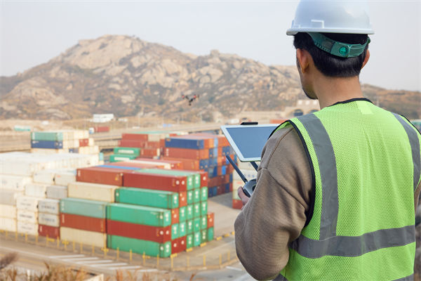 供應(yīng)鏈管理中，如何確保供應(yīng)鏈透明度與安全性？