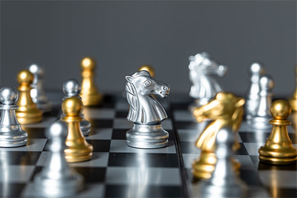 如何有效制定并執(zhí)行長期戰(zhàn)略計(jì)劃以適應(yīng)市場變化？