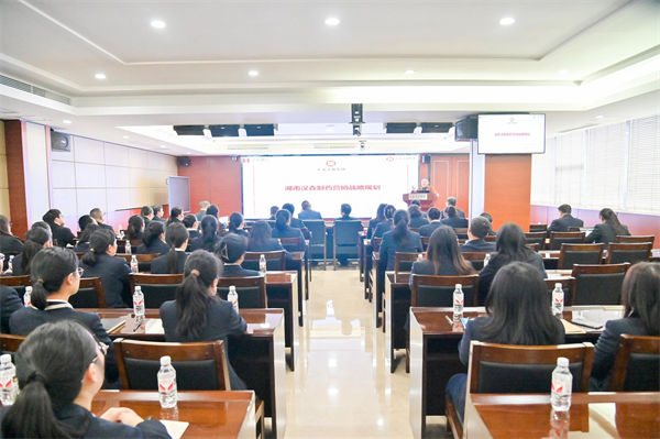 漢森制藥營(yíng)銷戰(zhàn)略規(guī)劃報(bào)告暨精益營(yíng)銷項(xiàng)目駐場(chǎng)階段總結(jié)大會(huì) 漢森制藥營(yíng)銷戰(zhàn)略規(guī)劃報(bào)告暨精益營(yíng)銷項(xiàng)目駐場(chǎng)階段總結(jié)大會(huì)