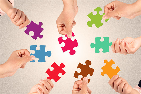 集團(tuán)管控中，如何建立有效的內(nèi)部溝通機(jī)制以促進(jìn)協(xié)同？