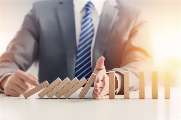 風(fēng)險評估與應(yīng)對：組織規(guī)劃中如何預(yù)見并減輕潛在問題？