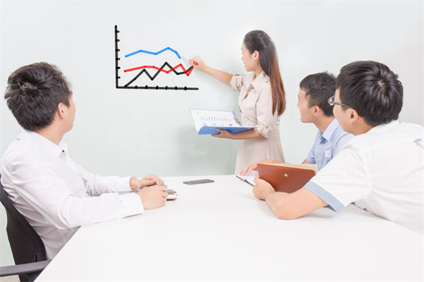 績效咨詢過程中，如何確保咨詢方案的落地實(shí)施？